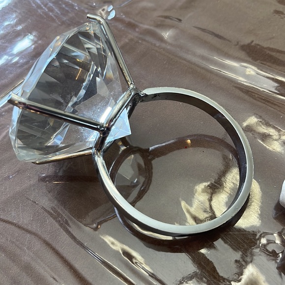 2 Cut Glass VERY LARGE Faux Diamond Ring Engagement Party for Table Deco - Picture 6 of 7